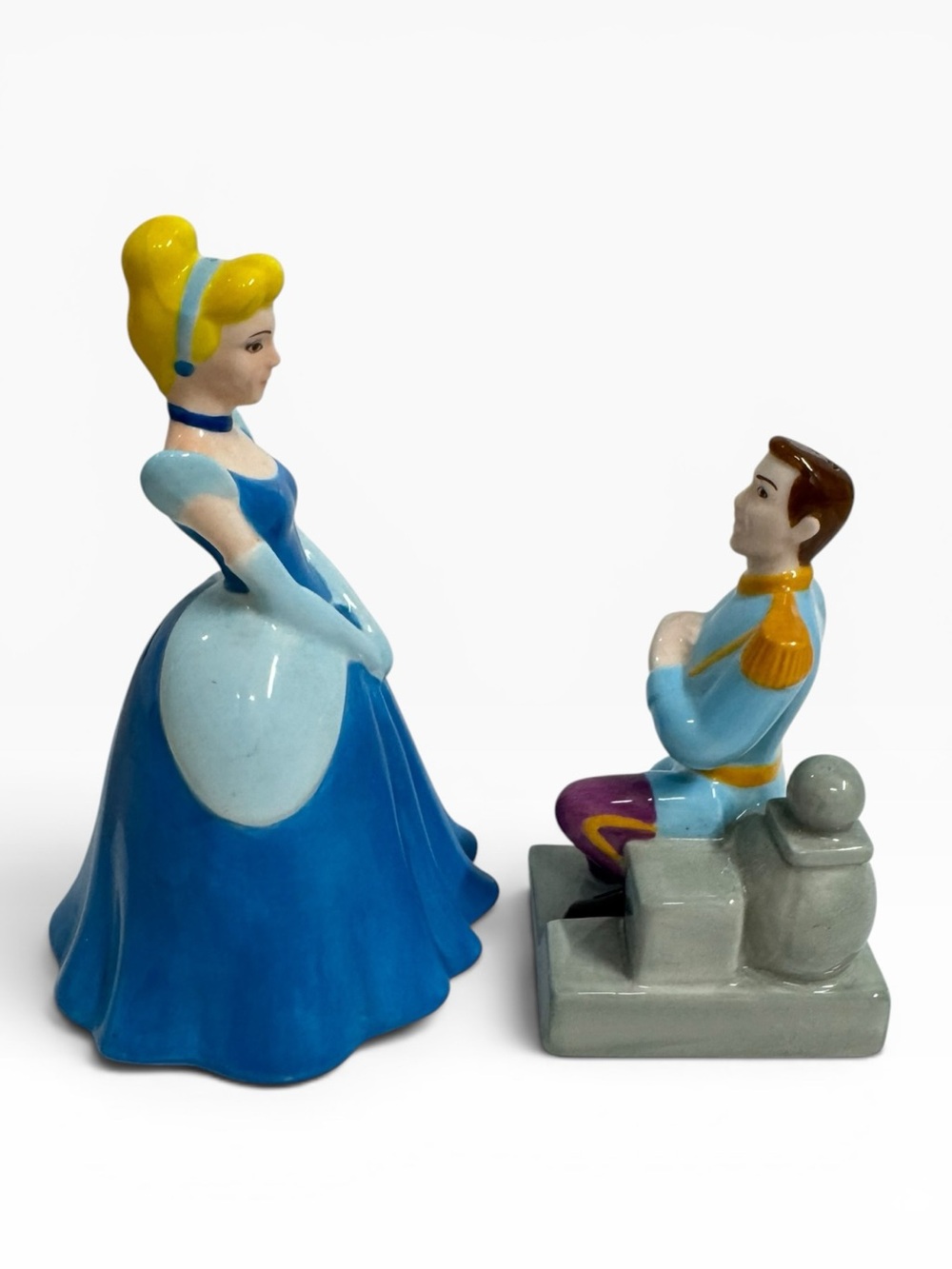 Vintage Disney Cinderella & Prince Charming Salt Pepper Shakers Set 2005 - Picture 3 of 7